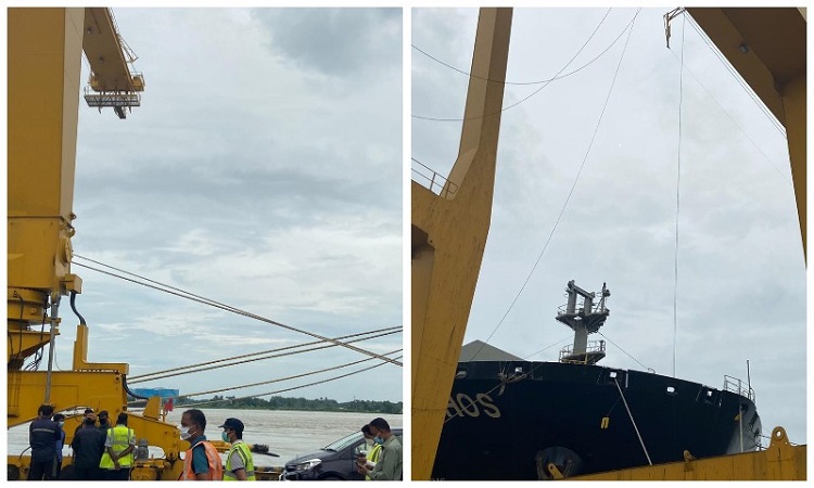 Gantry crane stalled due to shipwreck, loading and unloading of goods at one jetty stopped