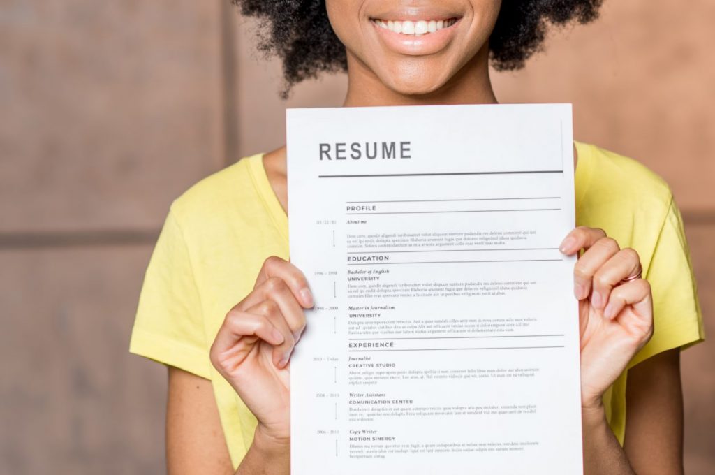 BUILD A STRONG RESUME